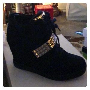 Steve Madden Rocking Sneaker Boots